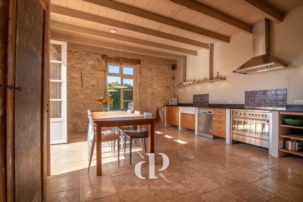 Castelsagrat (82400) L'art de vivre – Une maison de village audacieusement restaurée