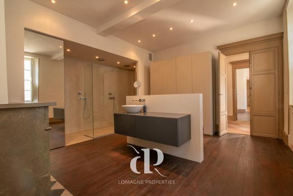 Castelsagrat (82400) L'art de vivre – Une maison de village audacieusement restaurée