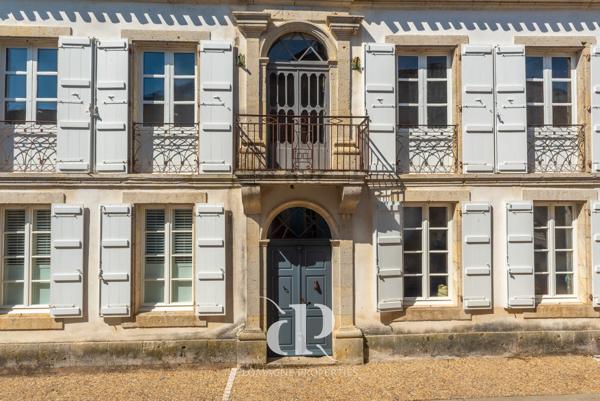 Castelsagrat (82400) L'art de vivre – Une maison de village audacieusement restaurée