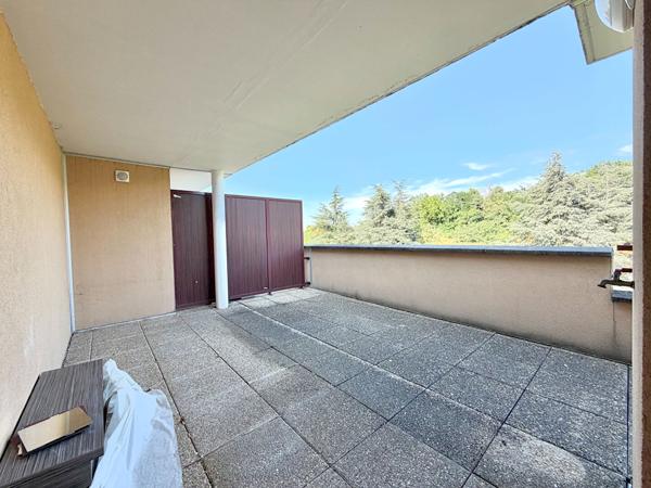 Appartement T2 de 64,32 m2 refait à neuf  Centre de Saint-Étienne
