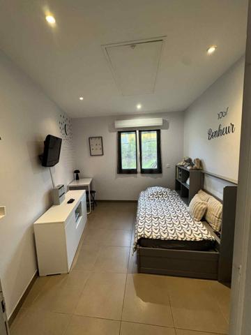 Maison individuelle familiale avec jardin et grand garage