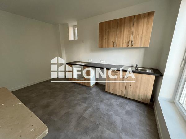 Location Appartement 3 pièces 87.01 m² - 21/23 RUE HENRI LAFOREST Flers 61100