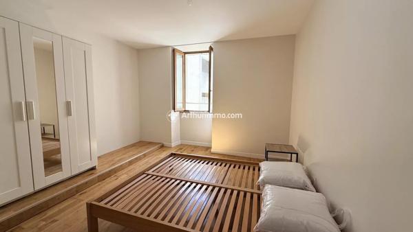 Vente                                                      Maison de ville
                        
                     3 pièces                      71 m2                     à Millau