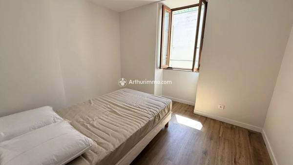 Vente                                                      Maison de ville
                        
                     3 pièces                      71 m2                     à Millau