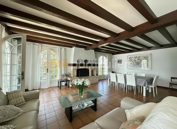 Vente
                Maison130 m² - 4 Pièces -
                    SOULAC SUR MER (33780)