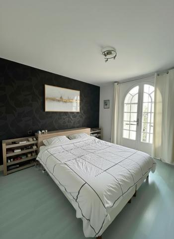 Vente
                Maison130 m² - 4 Pièces -
                    SOULAC SUR MER (33780)