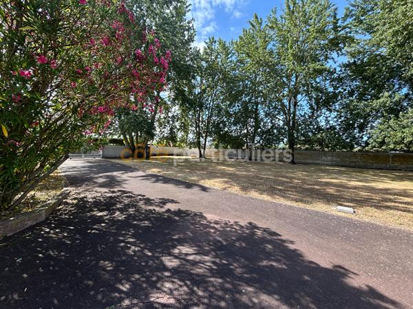 Vente
                Maison130 m² - 4 Pièces -
                    SOULAC SUR MER (33780)