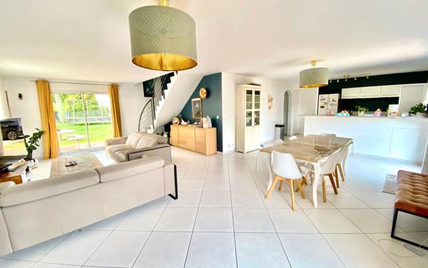 Maison à vendre    6 pièces •  Saint-Lyphard