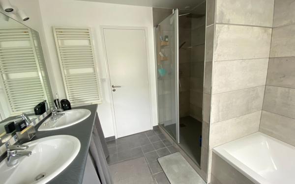 Maison à vendre    6 pièces •  Saint-Lyphard