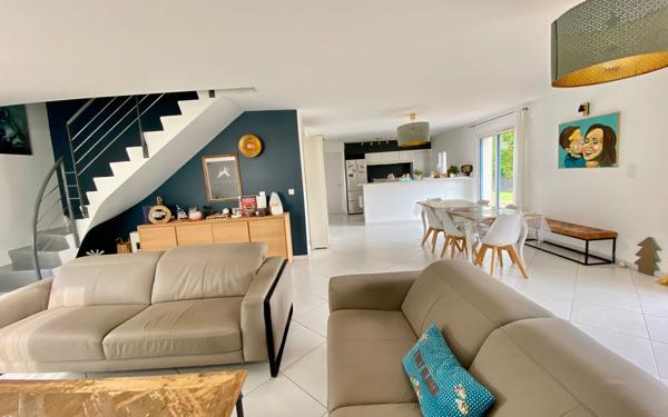 Maison à vendre    6 pièces •  Saint-Lyphard