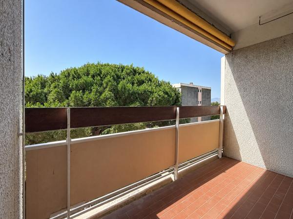 Appartement
         2 pièces
        - 34 m² Exclusivité 98 000 € *