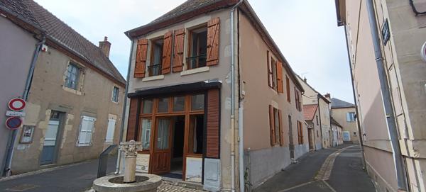 LE VEURDRE - MAISON DE BOURG 180 M2, STUDIO, TERRAIN + GARAGE