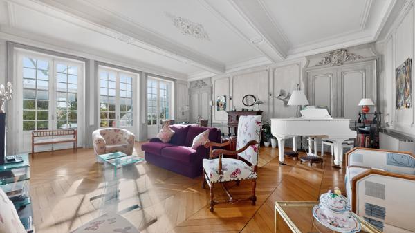 Trévoux (01600) TREVOUX - APPARTEMENT D'EXCEPTION DE 108 m² EN RDJ - 2 CHAMBRES - CAVE ET GARAGE