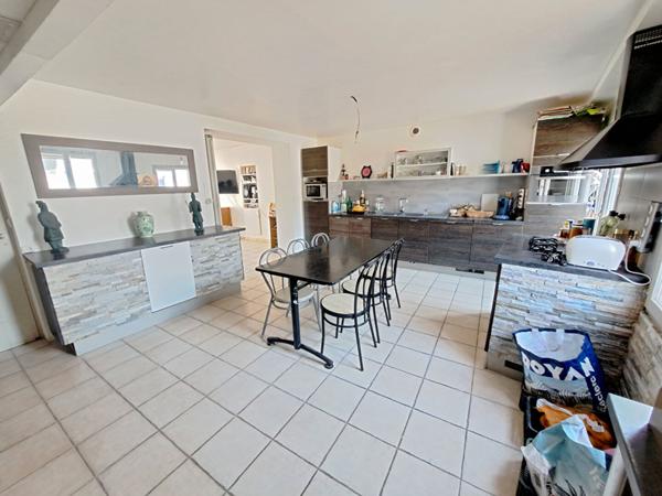 Maison de 148m² avec un petit jardin en centre ville de Mantes La Jolie