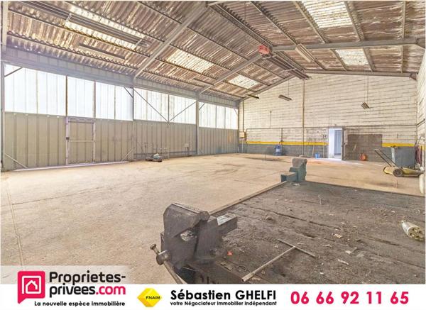 bâtiment d'environ 240 m² au sol-bureau-terrain constructible de 2120 m²