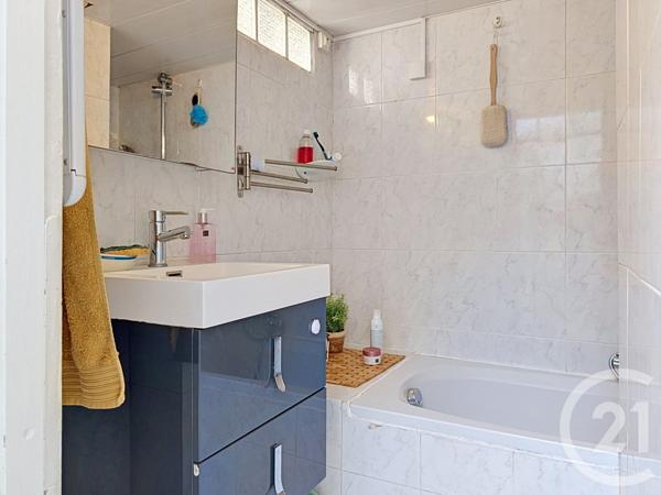 Maison à vendre  4 pièces - 100 m 2   MARSEILLE  - 13008