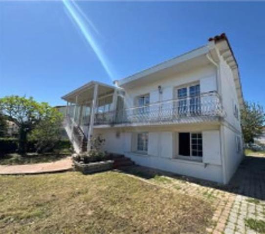 Maison à vendre SAUJON (17) 12 pièces 210m2 parcelle 700m2(deux habitations possibles)