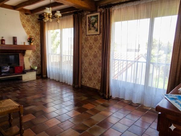 Maison à vendre SAUJON (17) 12 pièces 210m2 parcelle 700m2(deux habitations possibles)