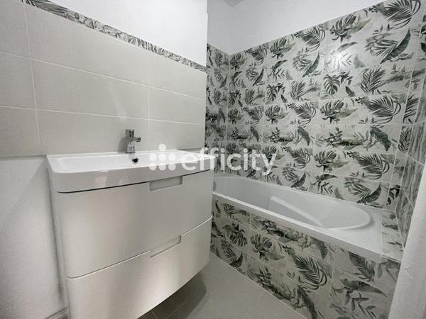 Appartement
         3 pièces
        - 68 m² 132 000 € *