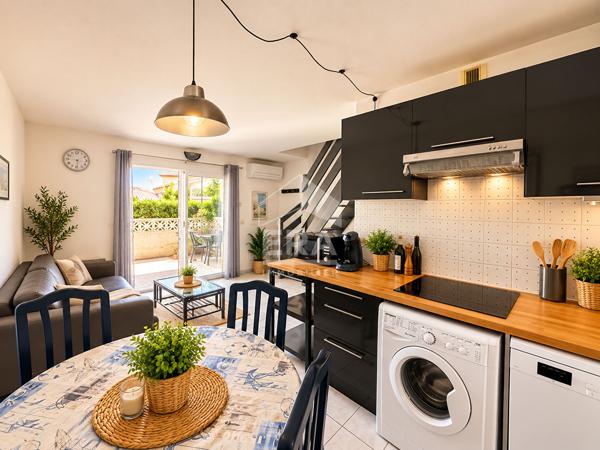 A vendre - Maison  Meublée - 2 Chambres - Terrasse - Piscine - Place de Parking - Accès Plage