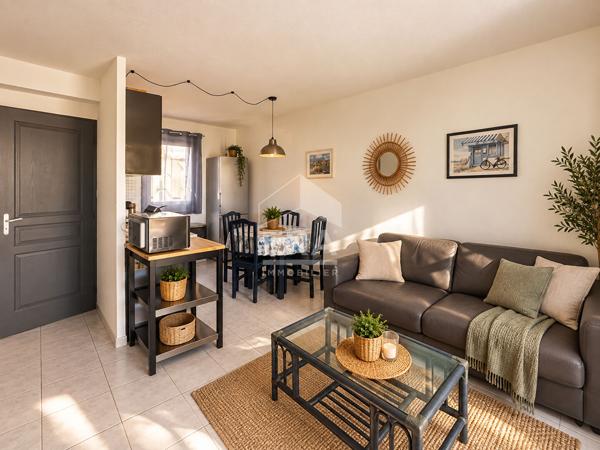 A vendre - Maison  Meublée - 2 Chambres - Terrasse - Piscine - Place de Parking - Accès Plage