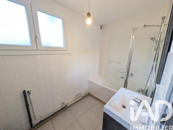 Immeuble à vendre 211 m² Lussac-les-Châteaux