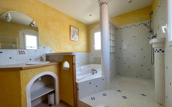 Maison à vendre    6 pièces •  Gallargues-le-Montueux