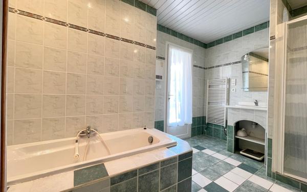 Maison à vendre    6 pièces •  Gallargues-le-Montueux