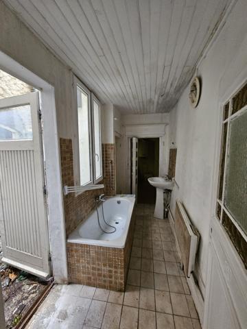 Metz (57000) IMMEUBLE DE 4 APPARTEMENTS A RENOVER ENTIEREMENT METZ CENTRE - TOITURE NEUVE