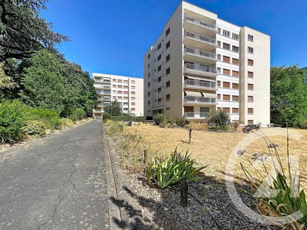 Appartement F3 à vendre  4 pièces - 90,90 m 2   CHOLET  - 49