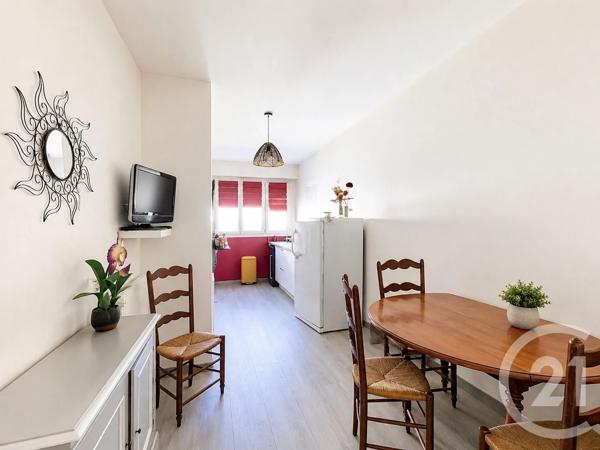 Appartement F3 à vendre  4 pièces - 90,90 m 2   CHOLET  - 49