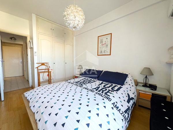 Grand 2 pièces de 60 m²  ( transformable en F3) avec garage fermé et cave