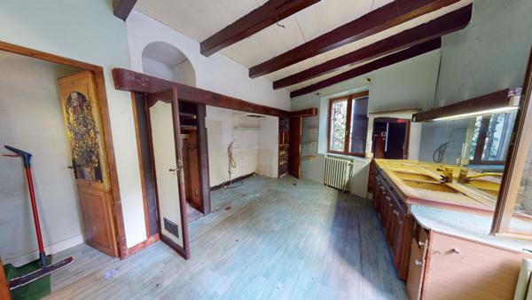 Grande maison à rénover avec grange à Boyeux-Saint-Jerome