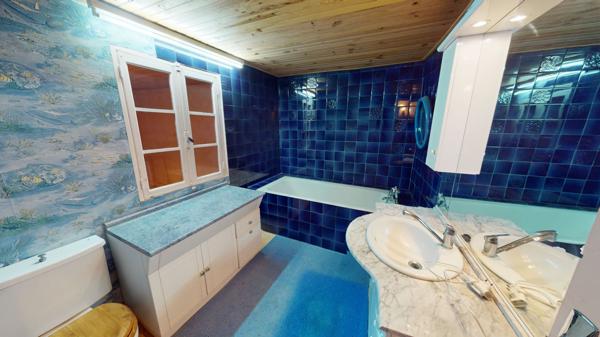 Grande maison à rénover avec grange à Boyeux-Saint-Jerome