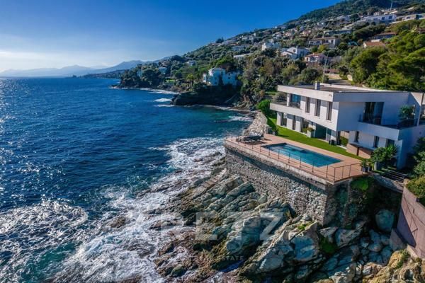 À San Martino di Lota, villa d'exception avec 4 chambres, 3 salles de bains, piscine chauffée, jardi