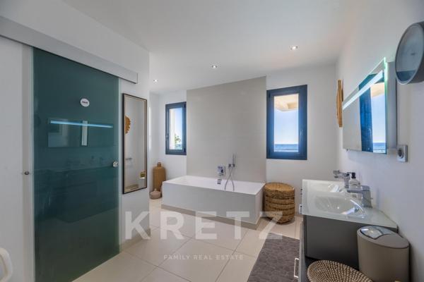 À San Martino di Lota, villa d'exception avec 4 chambres, 3 salles de bains, piscine chauffée, jardi