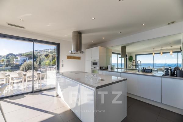 À San Martino di Lota, villa d'exception avec 4 chambres, 3 salles de bains, piscine chauffée, jardi