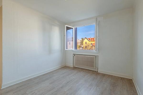 Maison à vendre 6 pièces BRON (69) rue calme Stade J Jaurès