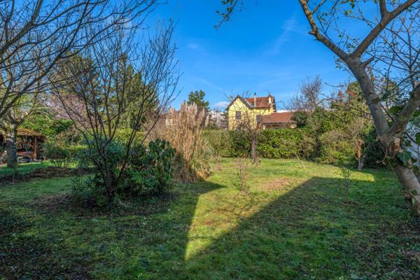 Maison à vendre 6 pièces BRON (69) rue calme Stade J Jaurès