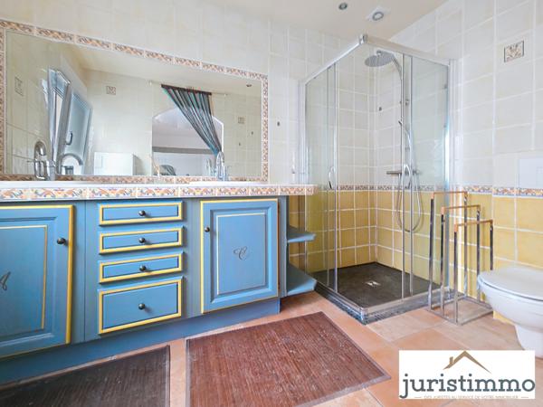 Orange (84100) Immeuble composé de deux logements au coeur de ville d'Orange