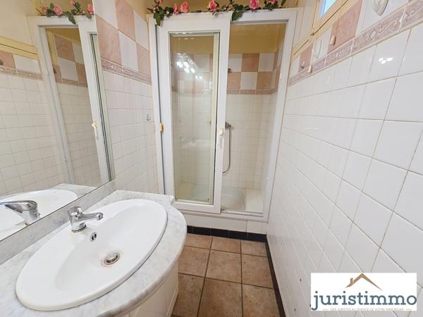 Orange (84100) Immeuble composé de deux logements au coeur de ville d'Orange