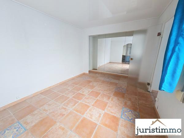 Orange (84100) Immeuble composé de deux logements au coeur de ville d'Orange