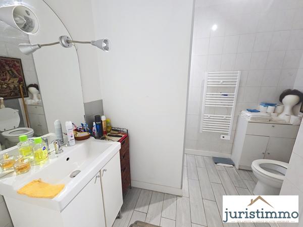 Orange (84100) Immeuble composé de deux logements au coeur de ville d'Orange