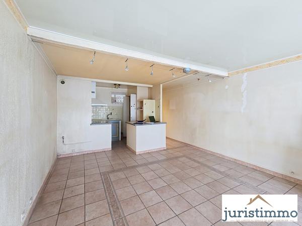 Orange (84100) Immeuble composé de deux logements au coeur de ville d'Orange