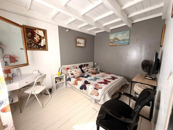 GRUISSAN – Plages à proximité, maison de caractère 195 m² avec dépendance et piscine