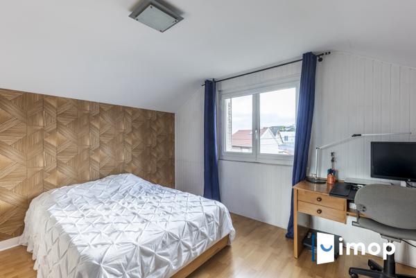 A 10mn du RERA LA VARENNE. Potentiel important. En bon état.