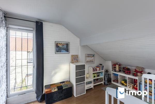 A 10mn du RERA LA VARENNE. Potentiel important. En bon état.