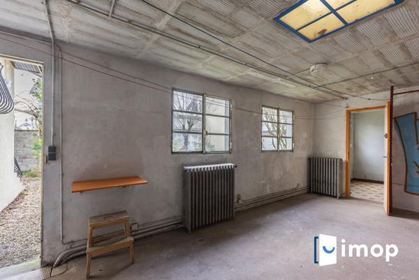 A 10mn du RERA LA VARENNE. Potentiel important. En bon état.