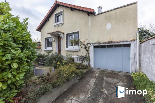 A 10mn du RERA LA VARENNE. Potentiel important. En bon état.