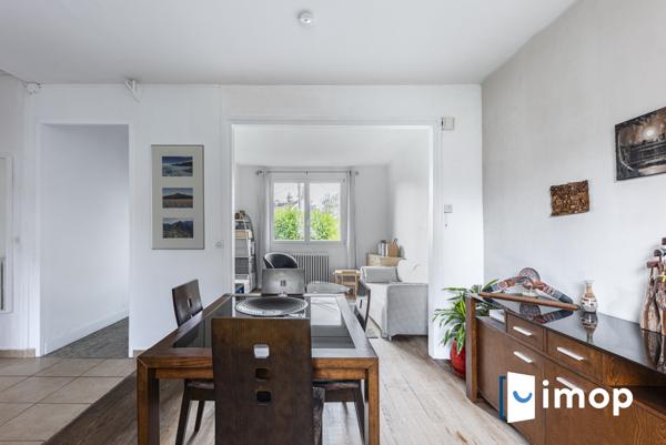 A 10mn du RERA LA VARENNE. Potentiel important. En bon état.